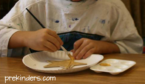 Painting the wooden star ornament