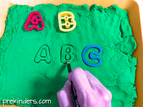 How to Set up a Fall Kinetic Sand Writing Tray