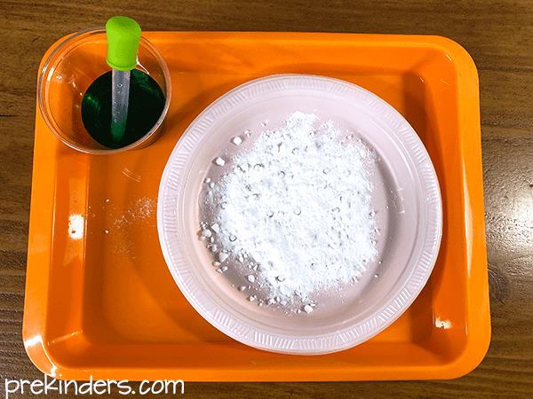 Halloween Science Baking Soda and Vinegar